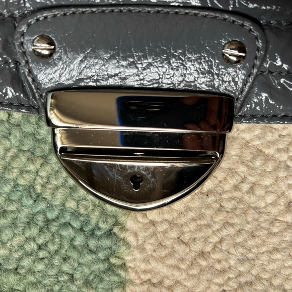 Cynthia Rowley Oversized Gray Puffy Quilted Patent Leather Clutch & Crossbody - Picture 15 of 16
